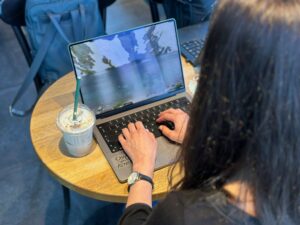 7 Tips for a Great Experience Bringing Your Work to a Café
